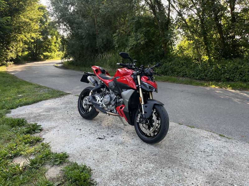 Ducati Streetfighter V2 — 1
