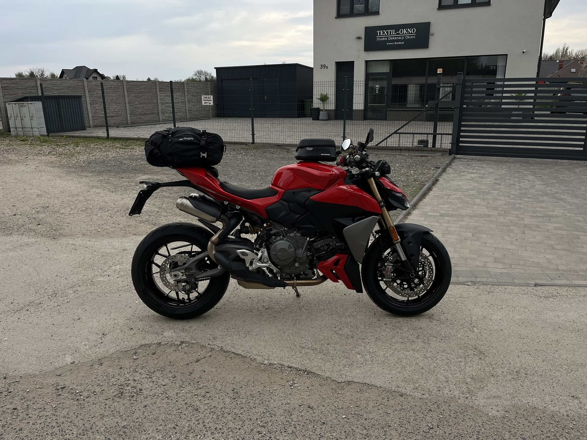 Ducati Streetfighter V2