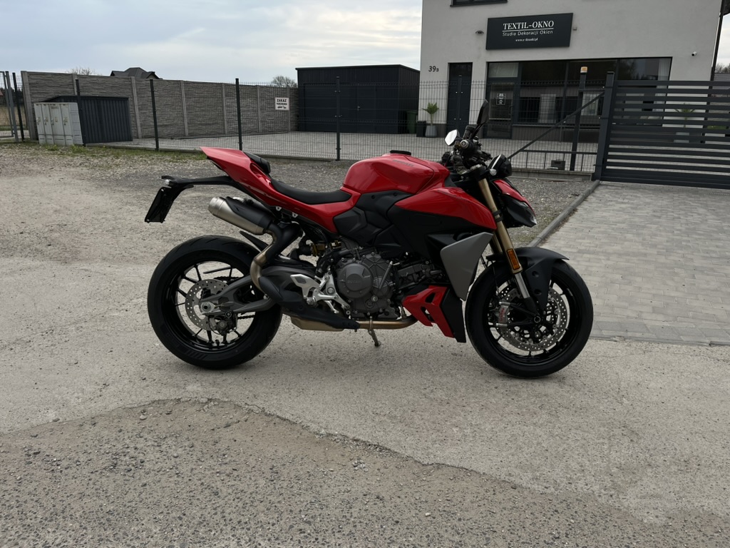 Ducati Streetfighter V2