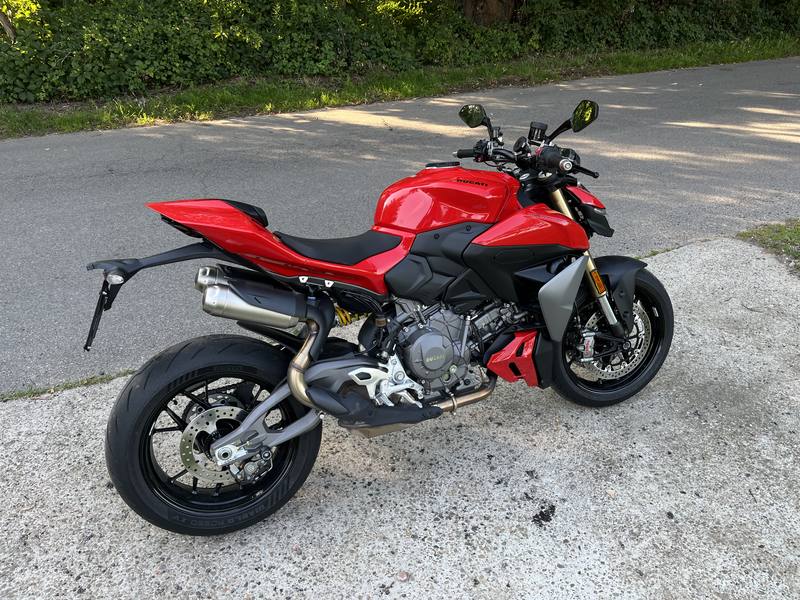 Ducati Streetfighter V2 — 3