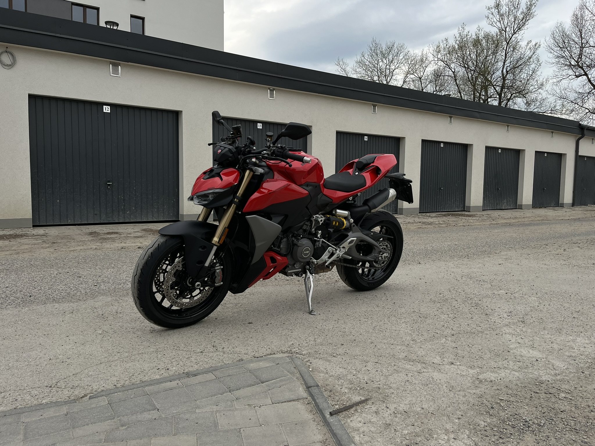Ducati Streetfighter V2
