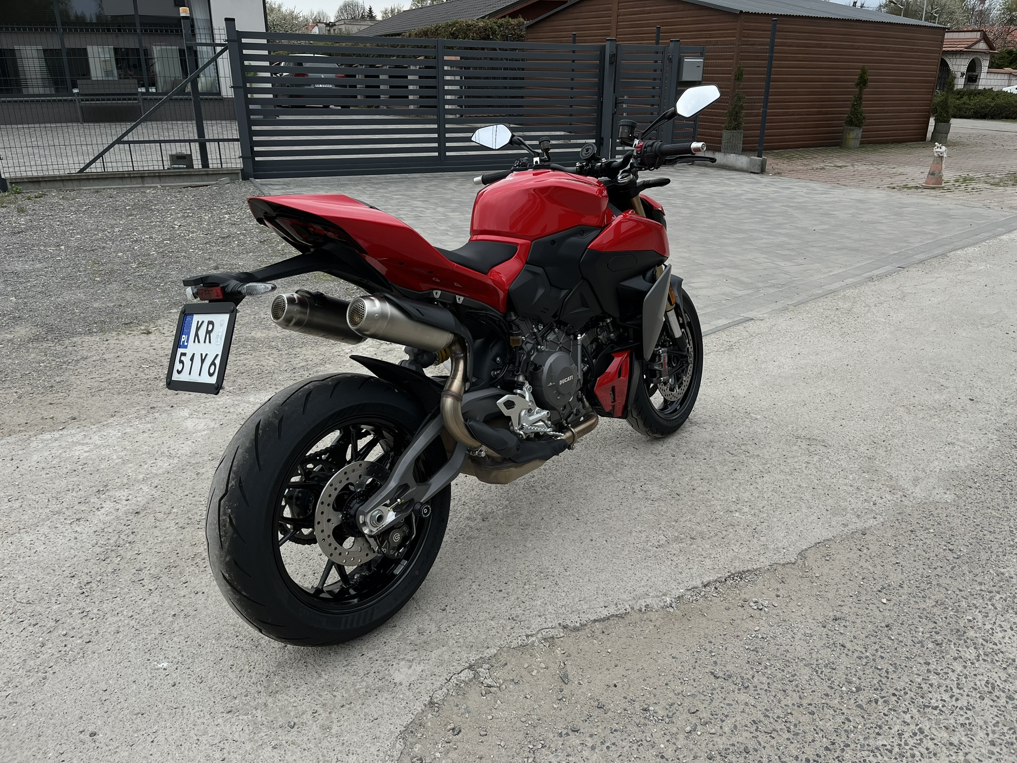 Ducati Streetfighter V2