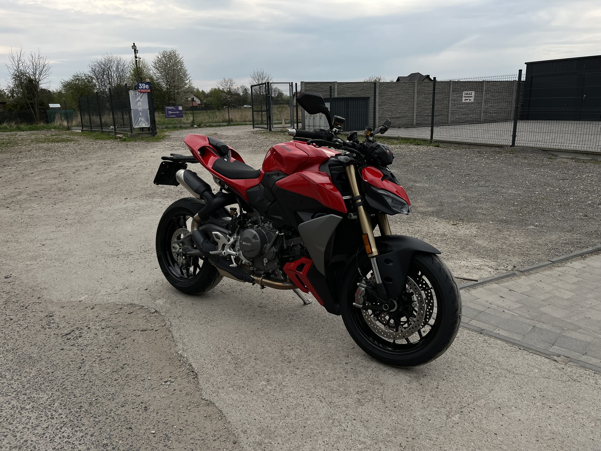 Ducati Streetfighter V2