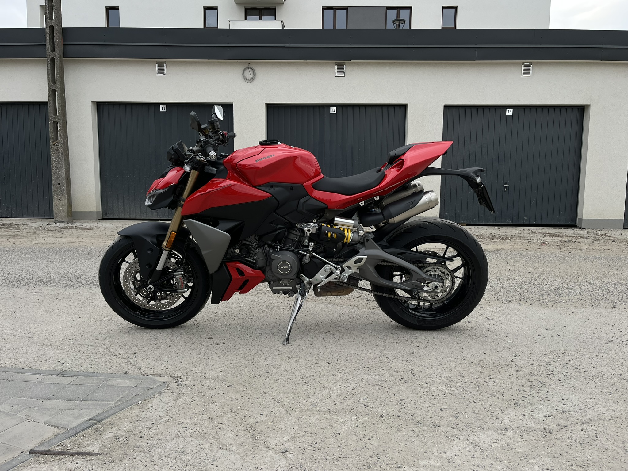 Ducati Streetfighter V2