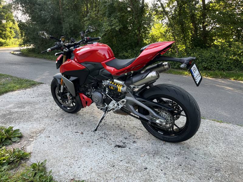 Ducati Streetfighter V2 — 7