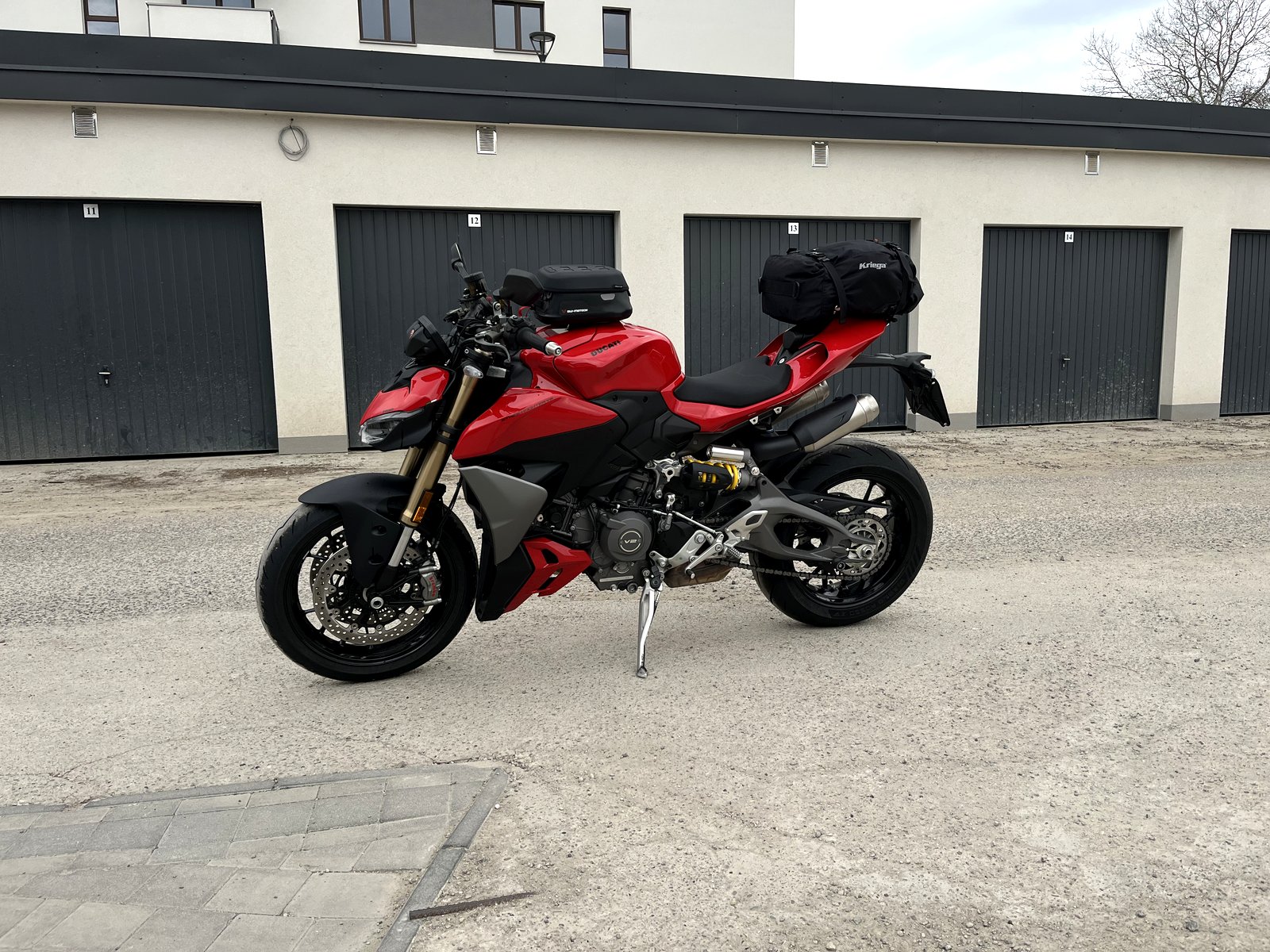 Ducati Streetfighter V2 — 9